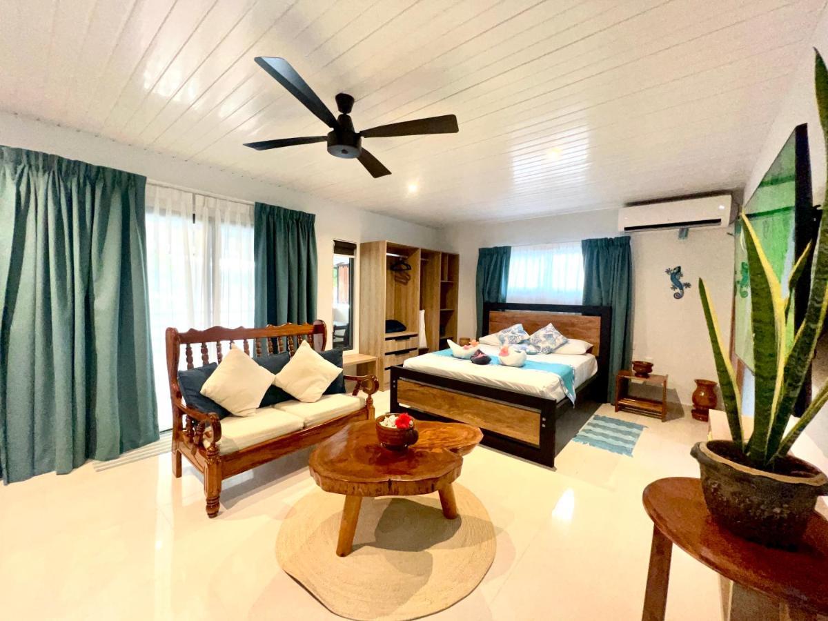 Le Port Guest House Baie Sainte Anne Kültér fotó